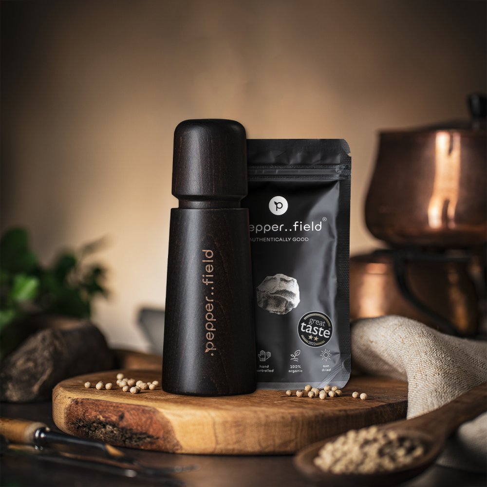 Black Scandinavian Grinder on pepper (17 cm) + black pepper (50 g)