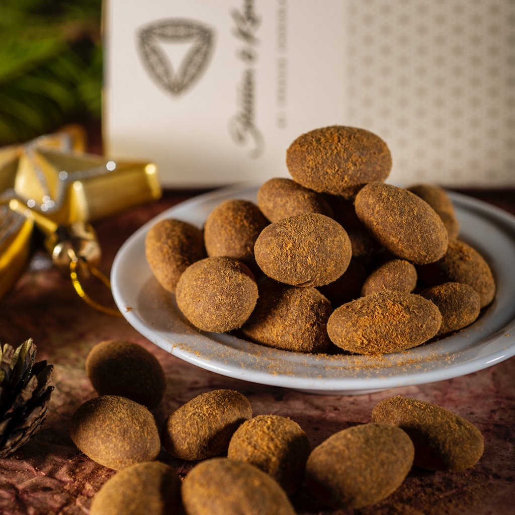Almonds in milk chocolate and cinnamon 130g